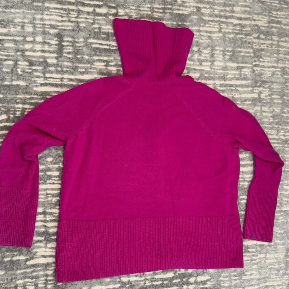 Athleta Wool Cashmere Aspen Turtleneck Sweater in electric fuschia, sz M, GUC